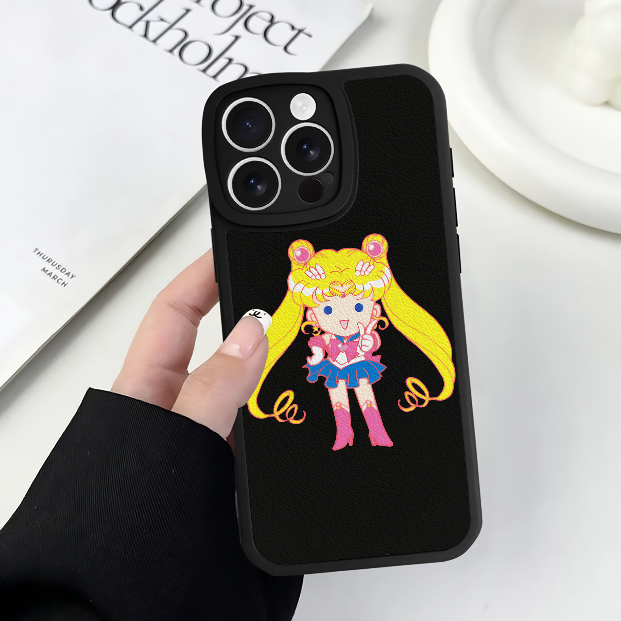 （画像用） 美少女戦士セーラームーン 月野 うさぎ つきの うさぎ Sailor Moon Tsukino Usagi 【iPhone 16シリーズ対応】シリコンスマホケース（レザー調） 材質：シリコン